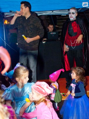 On the dance floor DSC_0112 cropped small