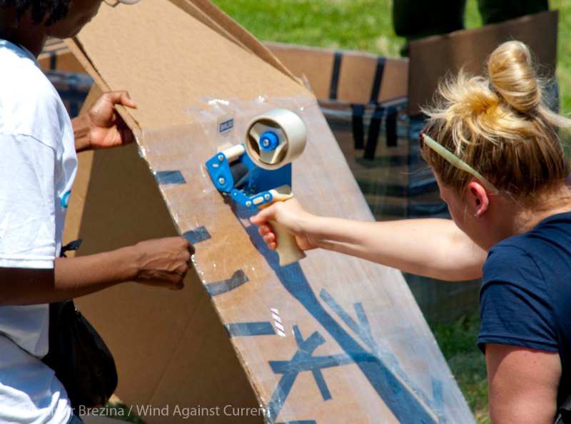 Cardboard-kayak-race-10
