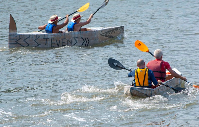 Cardboard-kayak-race-118