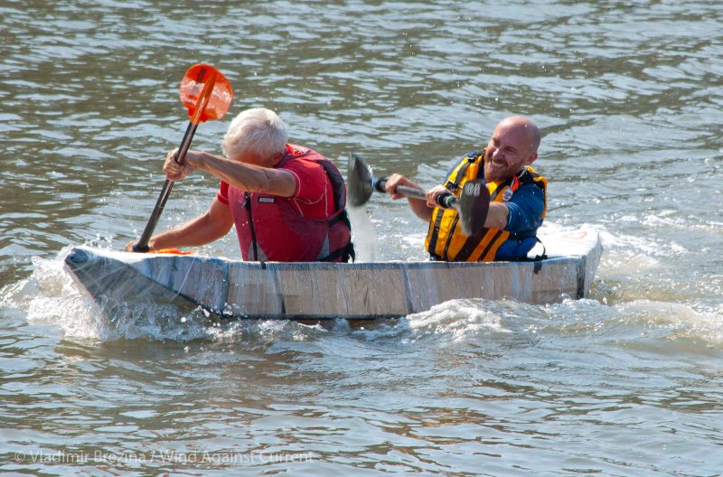 Cardboard-kayak-race-123