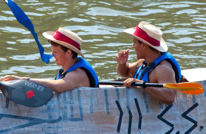 Cardboard-kayak-race-124