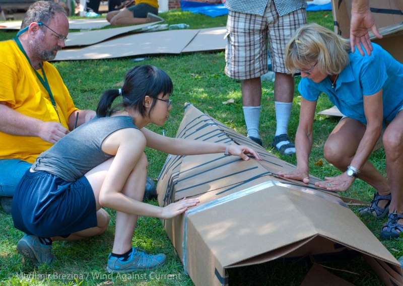 Cardboard-kayak-race-3