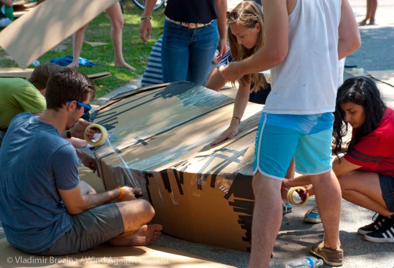 Cardboard-kayak-race-7