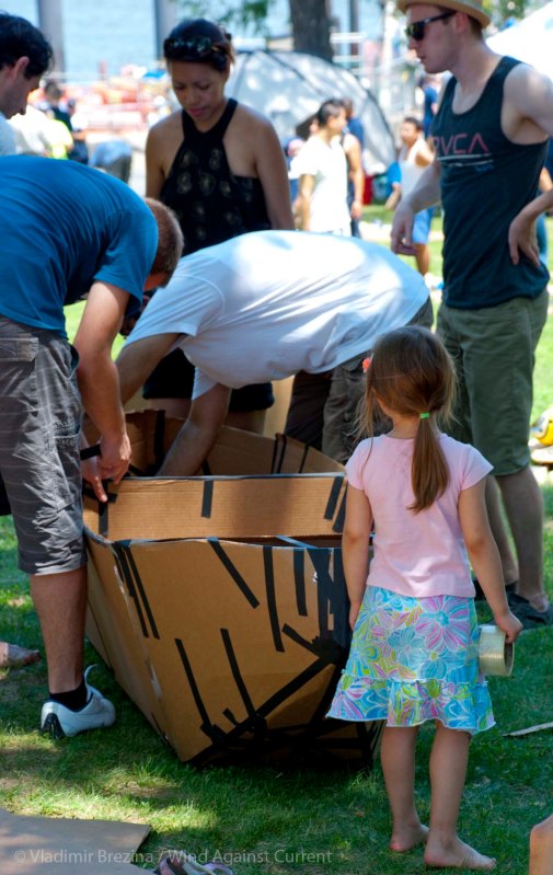Cardboard-kayak-race-9