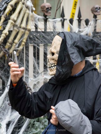 Even skeletons check their cell phones Even skeletons check their cell phones